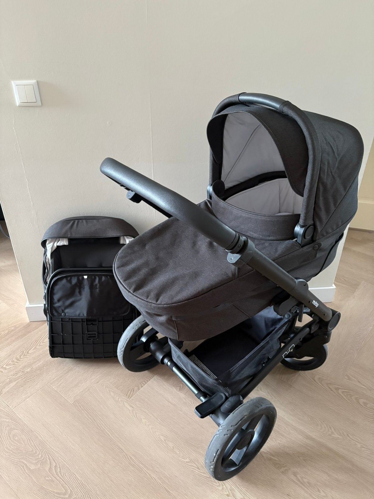 Mutsy Nio kinderwagen incl. voetenzak, paraplu, regenhoezen, Gebruikt, Mutsy, Met reiswieg, Ophalen