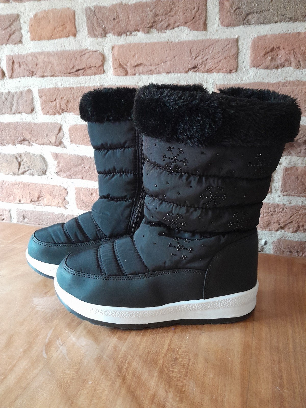 Cortina snowboots sneeuwlaarzen.
Maat 36.
Zwart.
Met, Meisje, Ophalen of Verzenden, Cortina, Laarzen