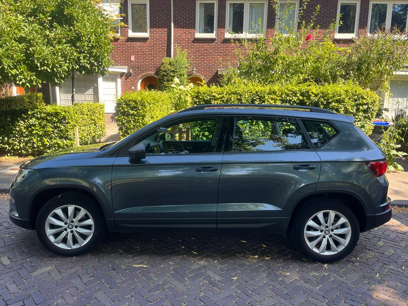 Seat Ateca 1.0 TSI Reference 2017 metallic grijs, trekhaak