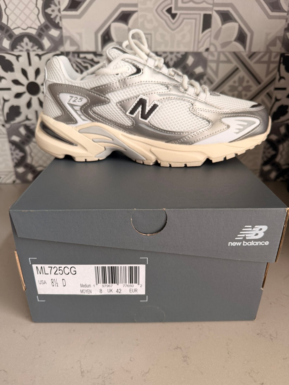 New Balance 725 Wit/Zilver (ML725CG), Kleding | Heren, Schoenen, Ophalen of Verzenden, Zo goed als nieuw, Wit