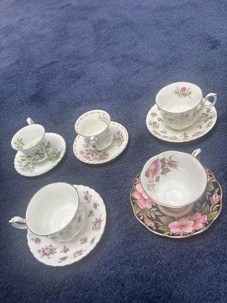 5 Royal Albert kop en schotels en schaaltje - als nieuw, Antiek en Kunst, Antiek | Servies compleet, Ophalen of Verzenden