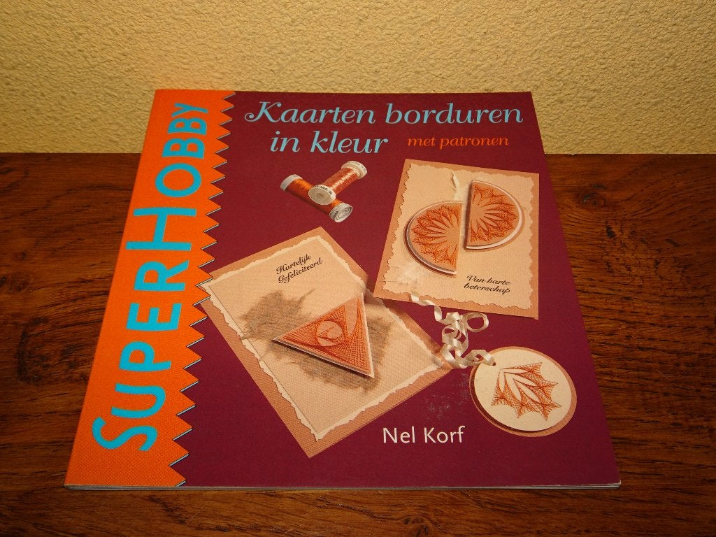 Kaarten borduren in kleur door Nel Korf, Hobby en Vrije tijd, Ophalen of Verzenden, Zo goed als nieuw, Overige thema's, Overige typen
