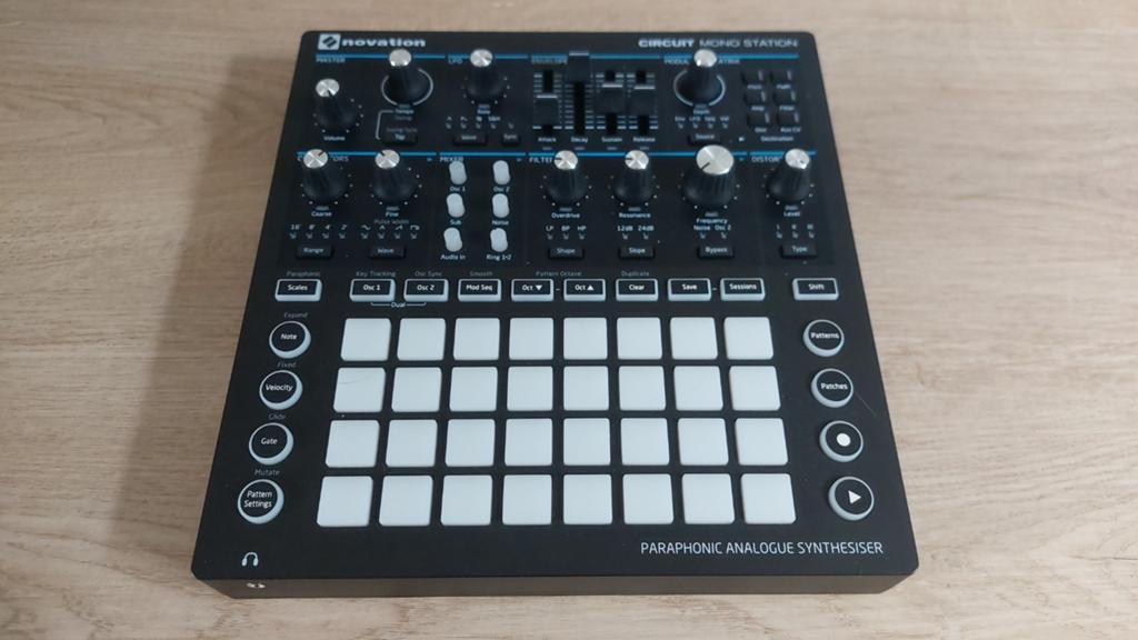 Novation Circuit mono station, Muziek en Instrumenten, Ophalen of Verzenden, Zo goed als nieuw, Overige aantallen, Novation