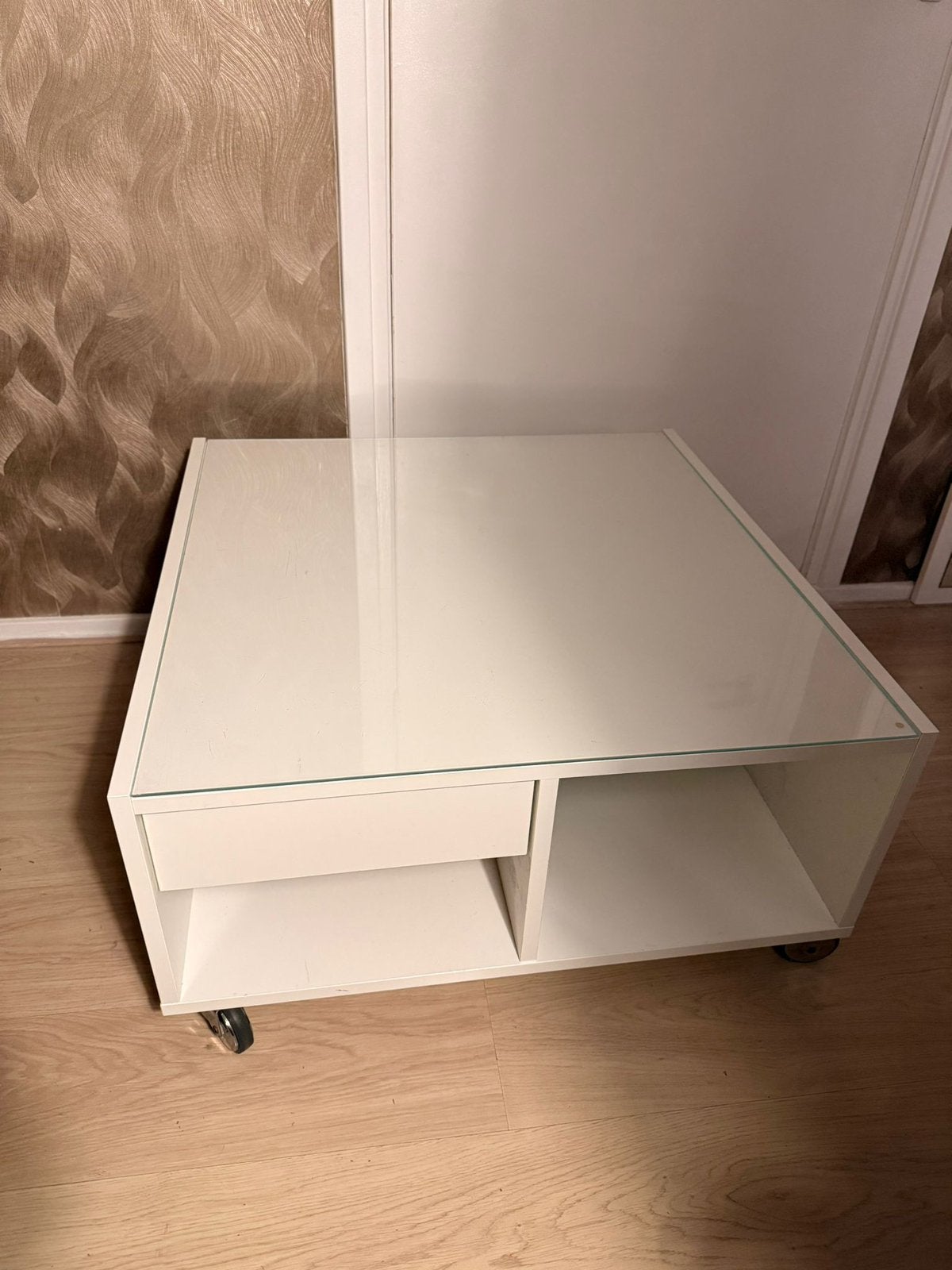 Ikea salontafel met glazen plaat Boksel, Huis en Inrichting, Tafels | Salontafels, Ophalen, 50 tot 100 cm, Vierkant, 50 tot 100 cm