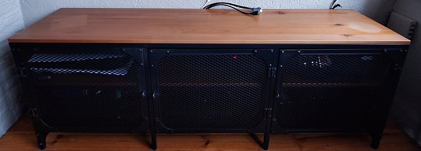 Fjällbo tv-meubel  (ikea, zwart metaal, hout), Ophalen, Grenenhout, Gebruikt, 100 tot 150 cm