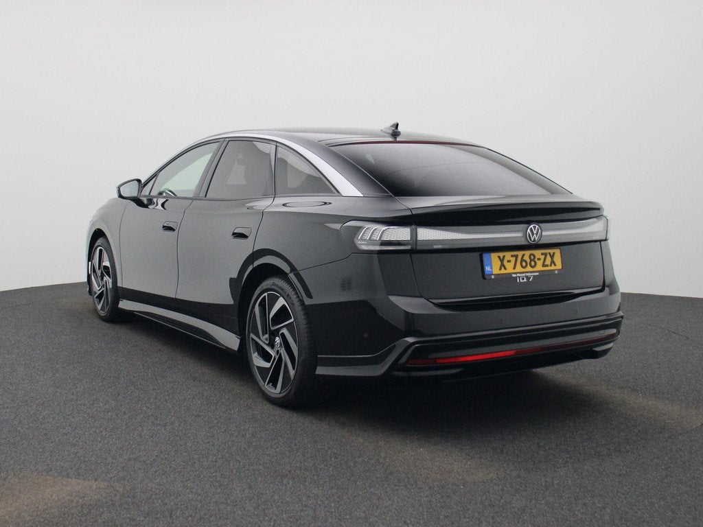 Volkswagen ID.7 Pro Business 77 kWh 286 PK| SOH 100% | Origi, Auto's, Volkswagen, Achterwielaandrijving, Gebruikt, Alcantara, Zwart