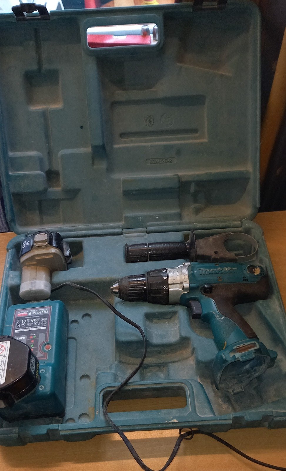 Makita Boor- en Schroefmachine met lader en accu, Gebruikt, Variabele snelheid, Ophalen of Verzenden, Boor- en Schroefmachine