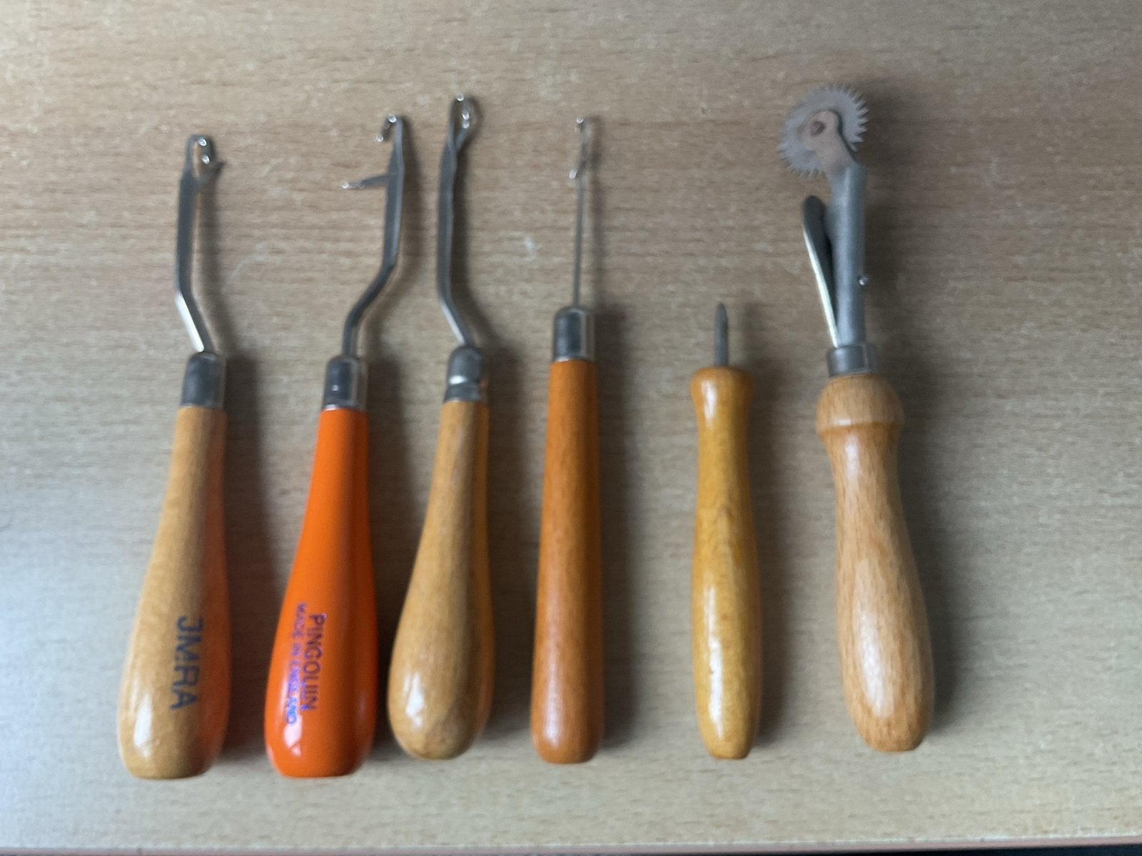 Set van 6 tapijt haaknaalden en markeerwiel voor handwerk, Ophalen of Verzenden, Gebruikt, Overige typen