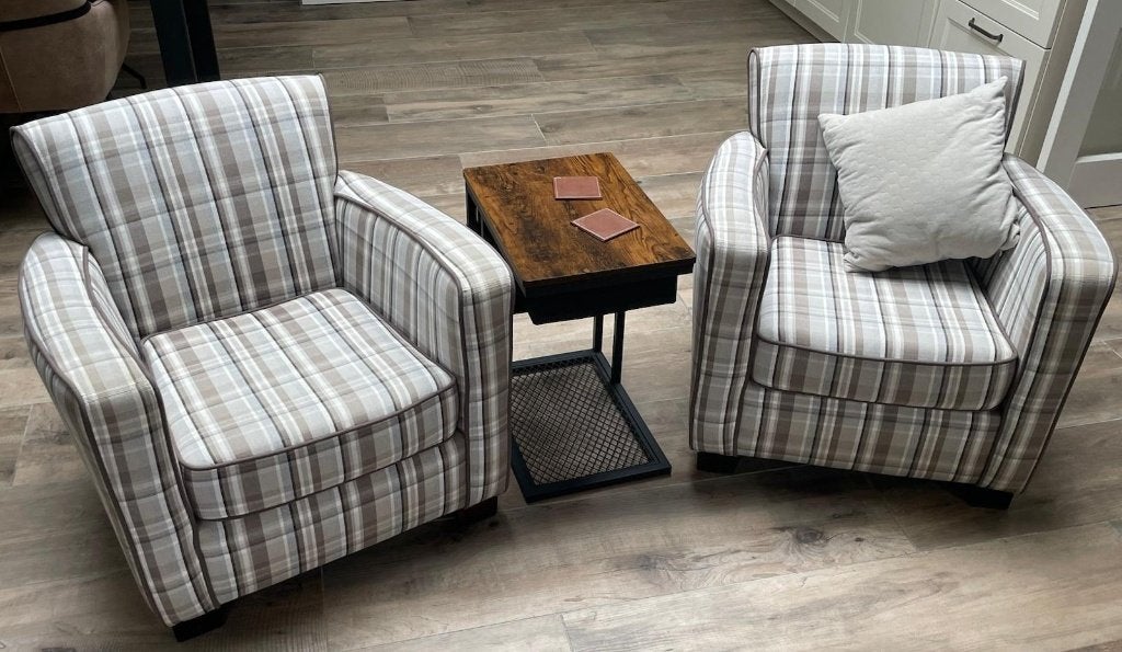 2 keurig onderhouden kleine stoelen, Huis en Inrichting, Ophalen, Hout, Twee, Overige kleuren