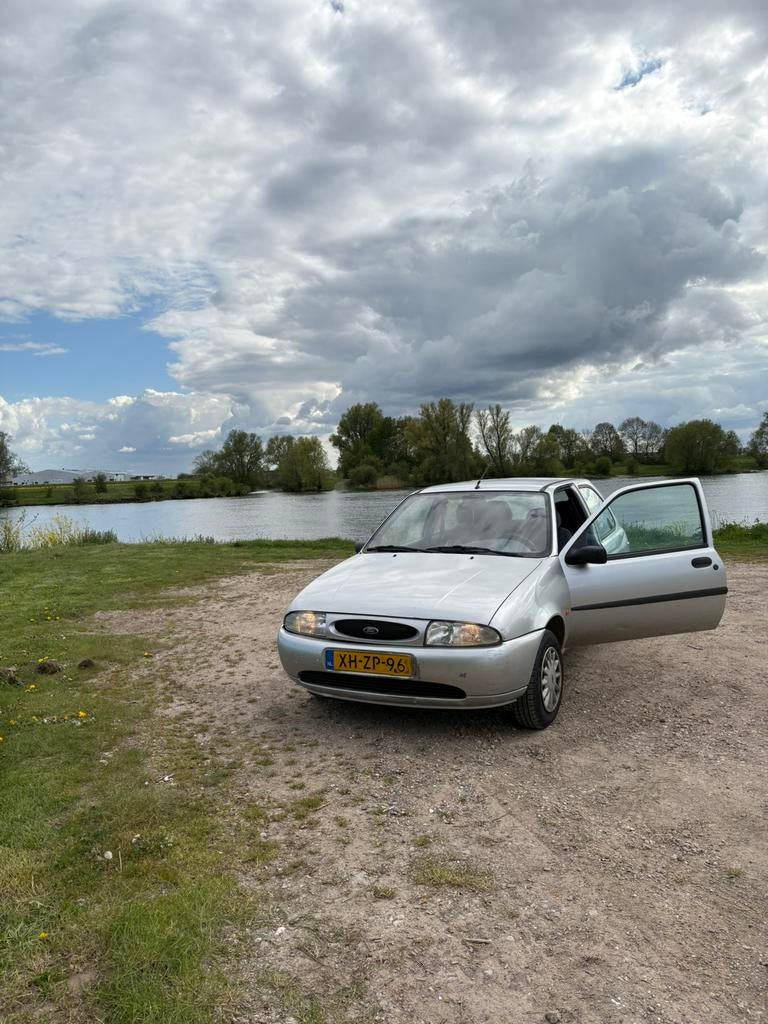 Ford Fiësta 1.25 I CTX AUT 1998 Grijs, Auto's, Ford, Bedrijf, Fiësta, Benzine, Hatchback, Automaat, Origineel Nederlands, Zilver of Grijs