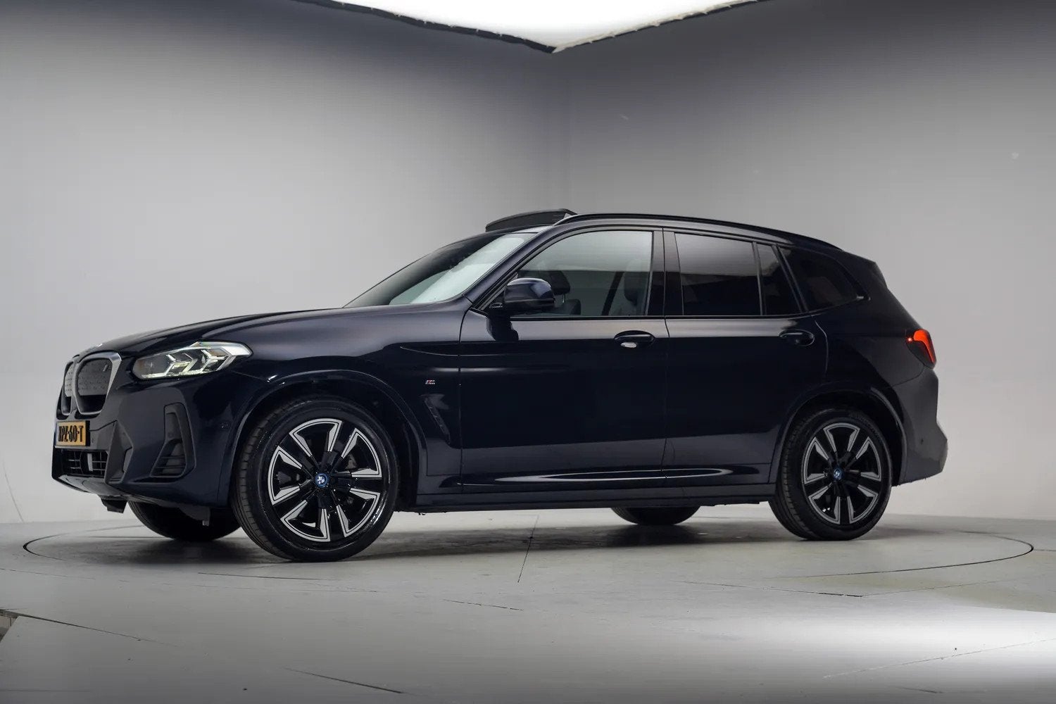 BMW iX3 M sport 80 kwh [ Panoramadak Adapt.cruise Camera Led, Automaat, 0 cilinders, Gebruikt, 750 kg