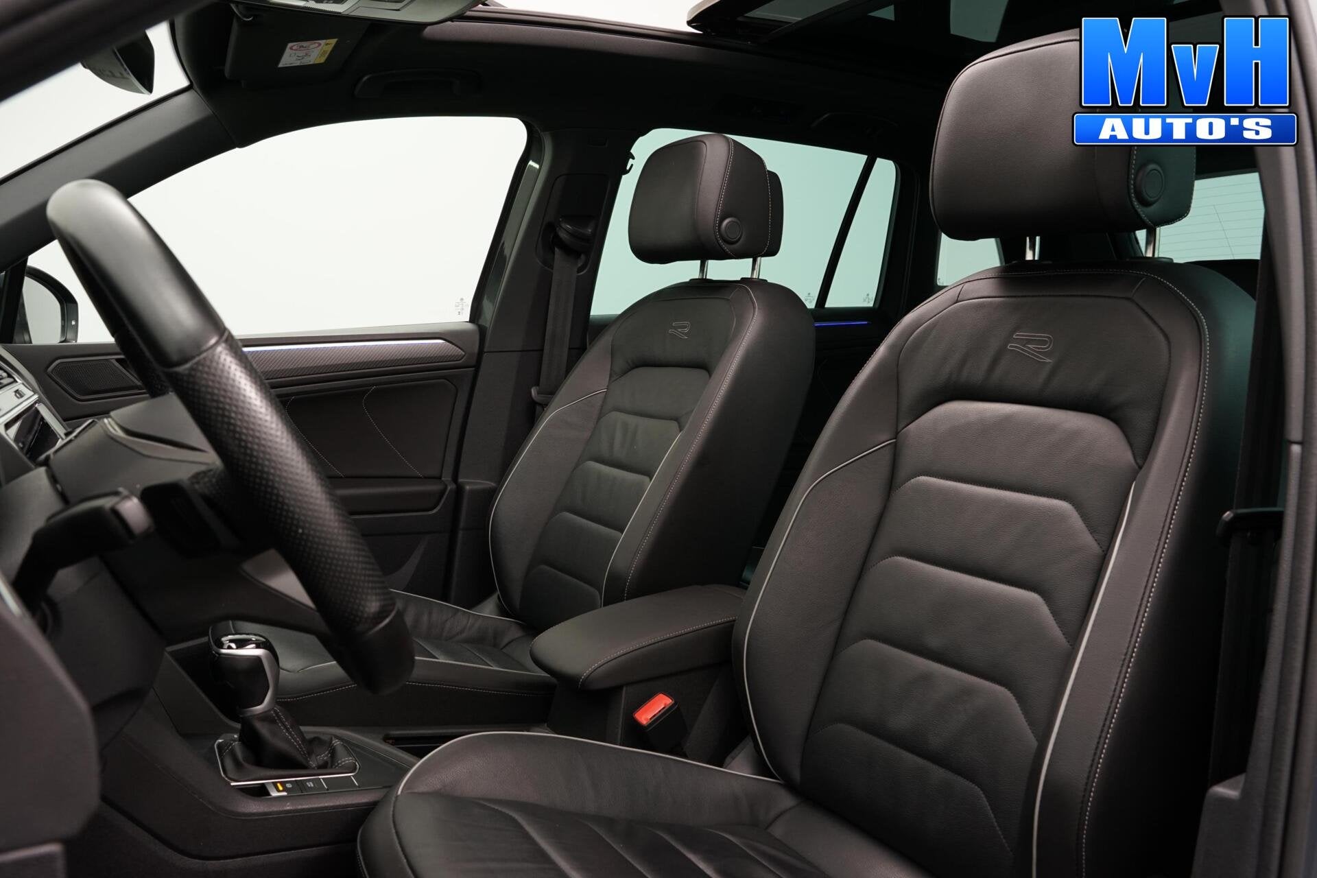 Volkswagen Tiguan 1.4 TSI PHEV R-Line|PANO|STOEL/STUUR.VW|96, Zwart, 4 cilinders, Met garantie (alle), Hybride Elektrisch/Benzine