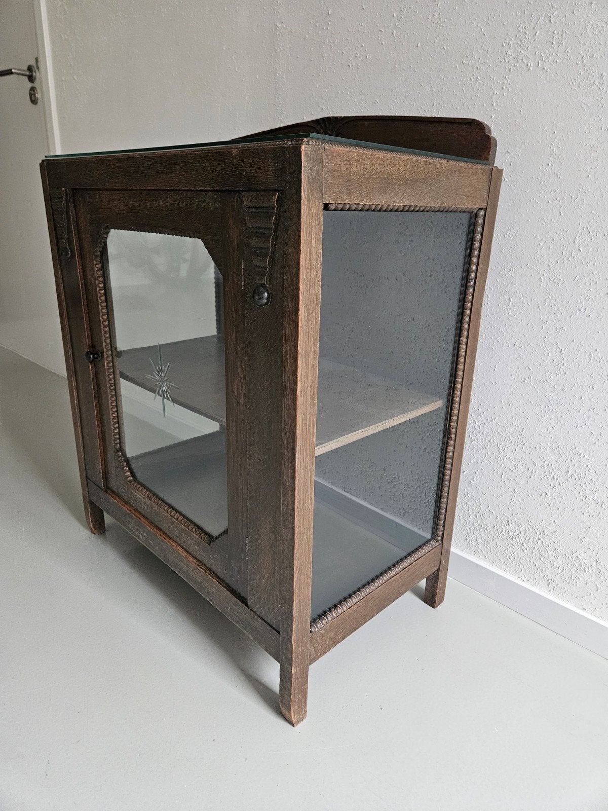 Antieke vitrinekastje met glazen deur en legplanken, Antiek en Kunst, Ophalen