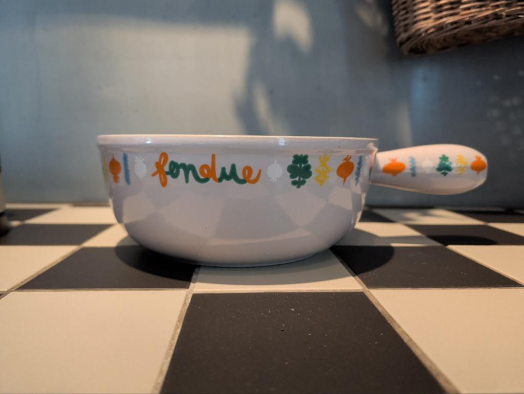 Vintage Le Creuset Fonduepan - Wit met Kleurrijke Opdruk, Huis en Inrichting, Keuken | Potten en Pannen, Ophalen of Verzenden