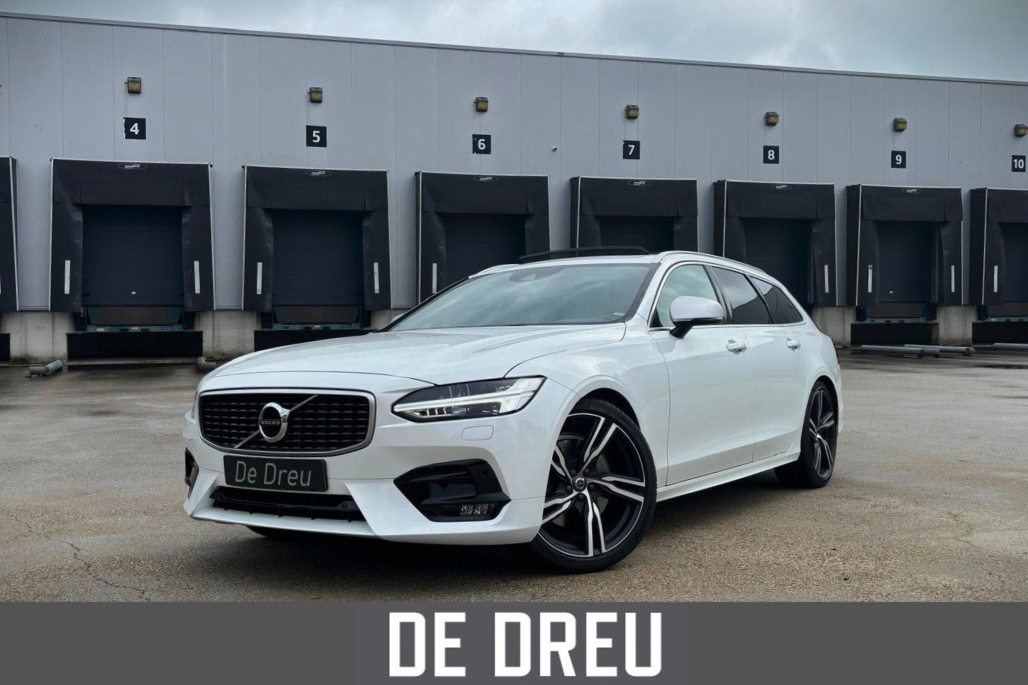 Volvo V90 2.0 T4 R-DESIGN | POLESTAR 210pk | PANORAMA | TREK, Auto's, 1969 cc, 93 €/maand, Onderhoudsboekje, 750 kg