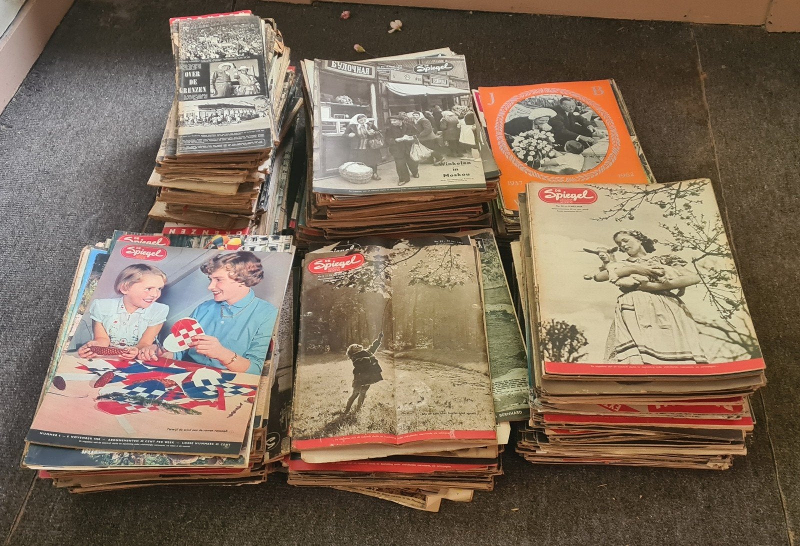 De Spiegel tijdschriften - circa  375 stuks v.a  jaren '40, Ophalen of Verzenden, Gelezen, Overige typen