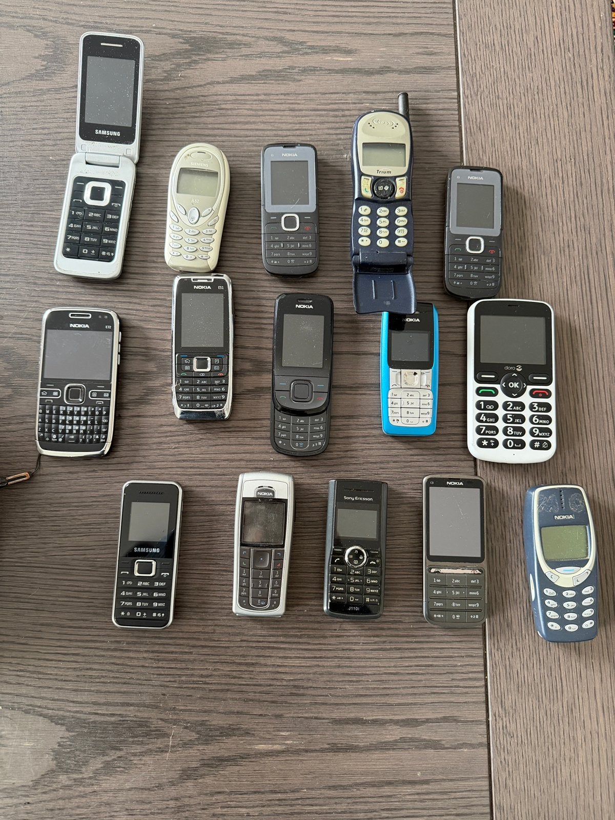 Partij oude telefoons, Ophalen, Zo goed als nieuw, Geen camera, Zwart