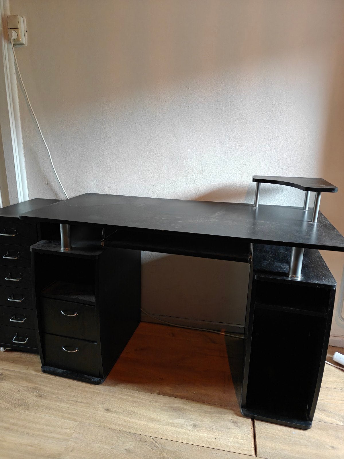 Gratis af te halen bureau / kaptafel - Zwart, Huis en Inrichting, Ophalen, Gebruikt, Spaanplaat of MDF, Computerbureau
