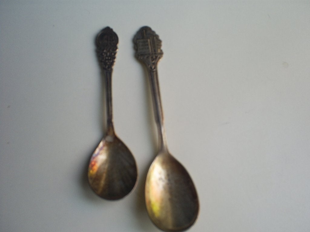 Twee mooie oude Herinneringslepeltjes ., Ophalen of Verzenden