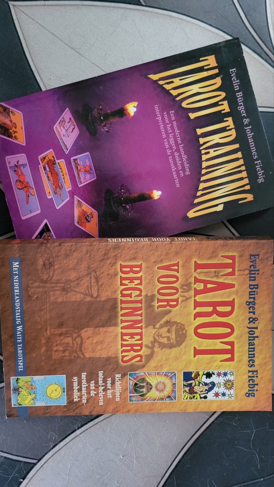Tarot training 2 boeken, Boeken, Ophalen of Verzenden, Tarot of Kaarten leggen, Overige typen