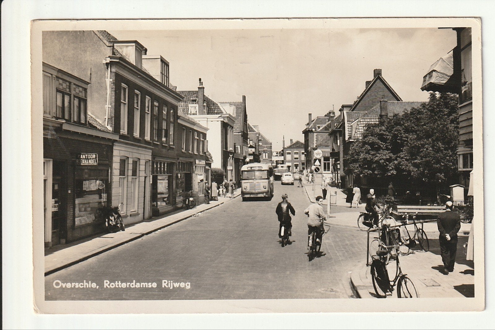 OVERSCHIE ROTTERDAMSE RIJWEG FIETSERS RET SAURER HAINJE BUS, Ophalen of Verzenden, 1940 tot 1960, Gelopen, Zuid-Holland