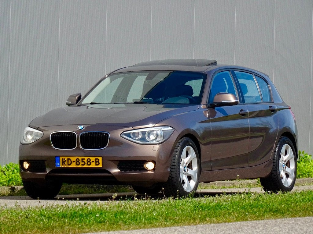 BMW 1-serie 116i Aut High Executive | Schuif/ Kantel dak | X, Auto's, BMW, Euro 5, Gebruikt, Zwart, 4 cilinders