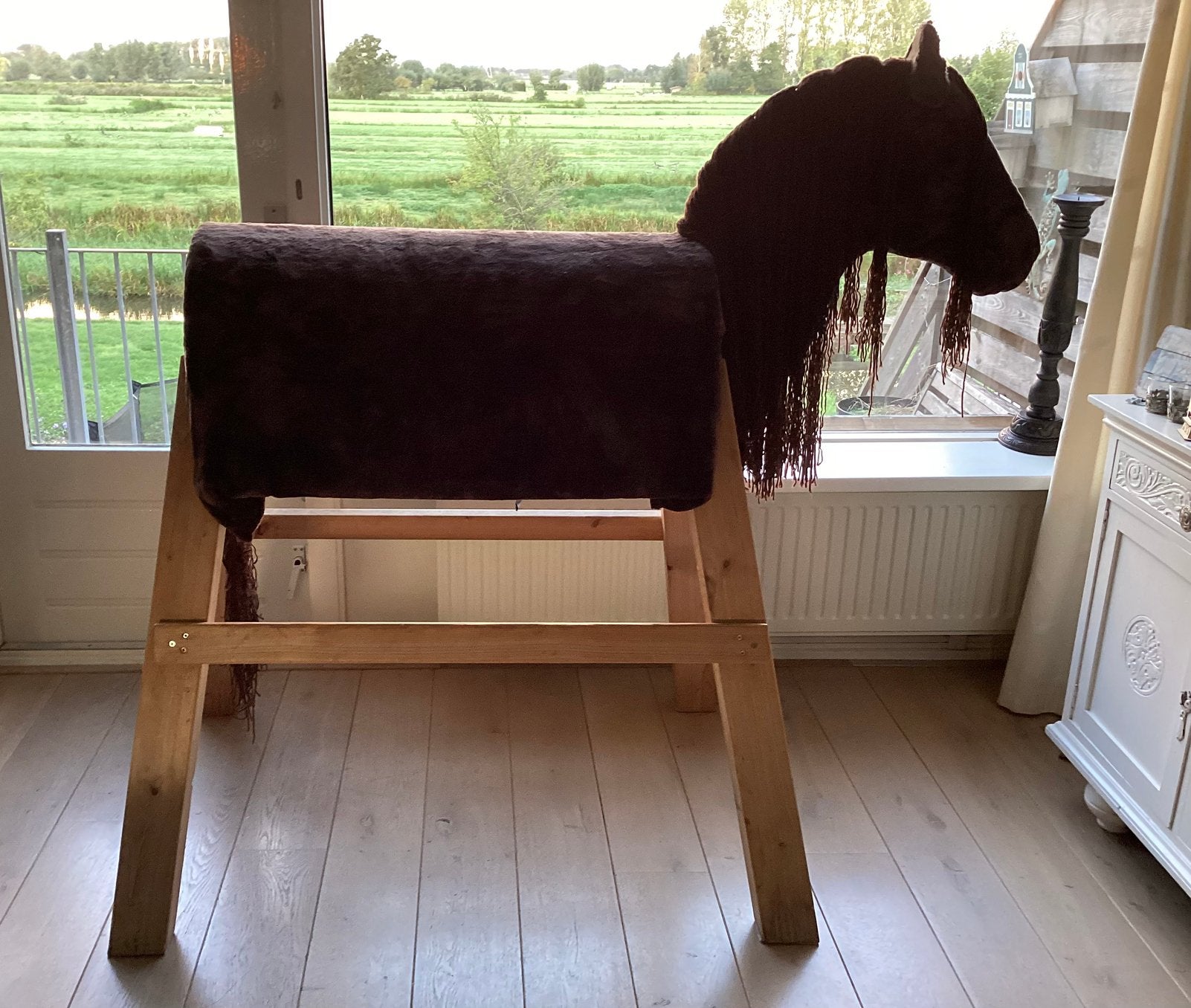 Groot houten speelpaard, Ophalen, Zo goed als nieuw
