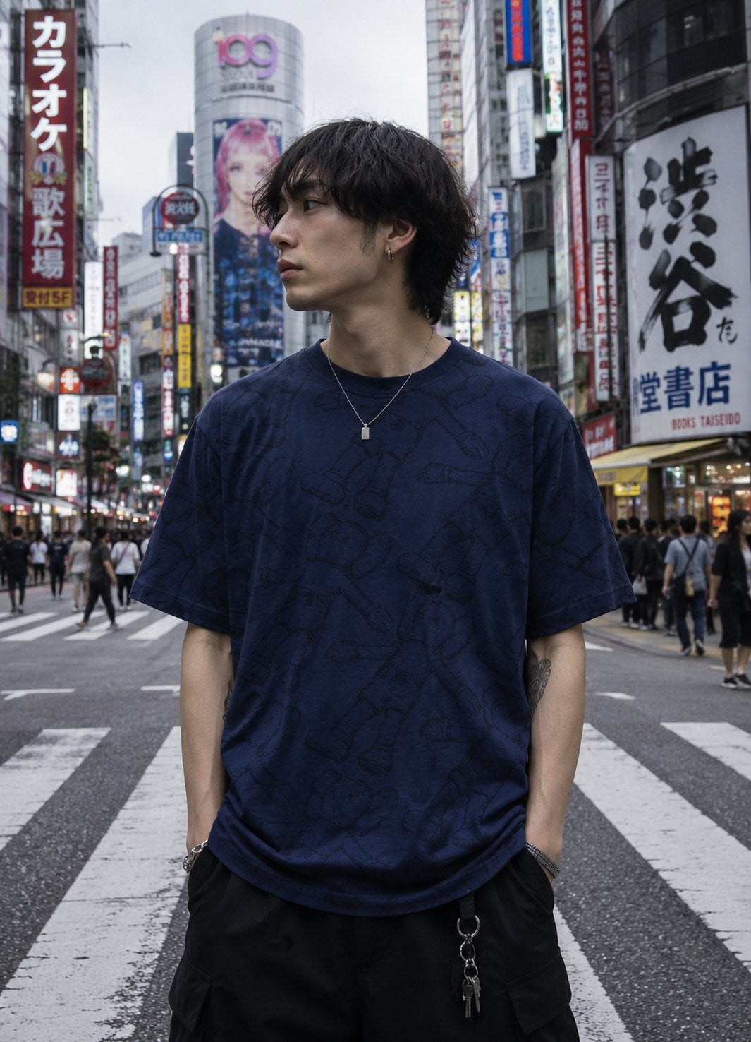 Uniqlo x Kaws t-shirt donker blauw | L, Ophalen of Verzenden, Zo goed als nieuw, Maat 52/54 (L), Blauw