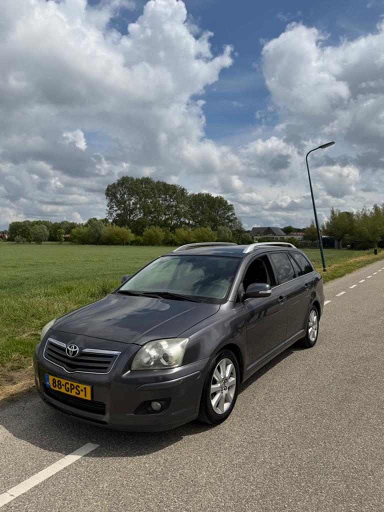 Toyota Avensis 1.8 16V Vvt-i VOL OPTIE, Auto's, Voorwielaandrijving, 1794 cc, Avensis, Zwart