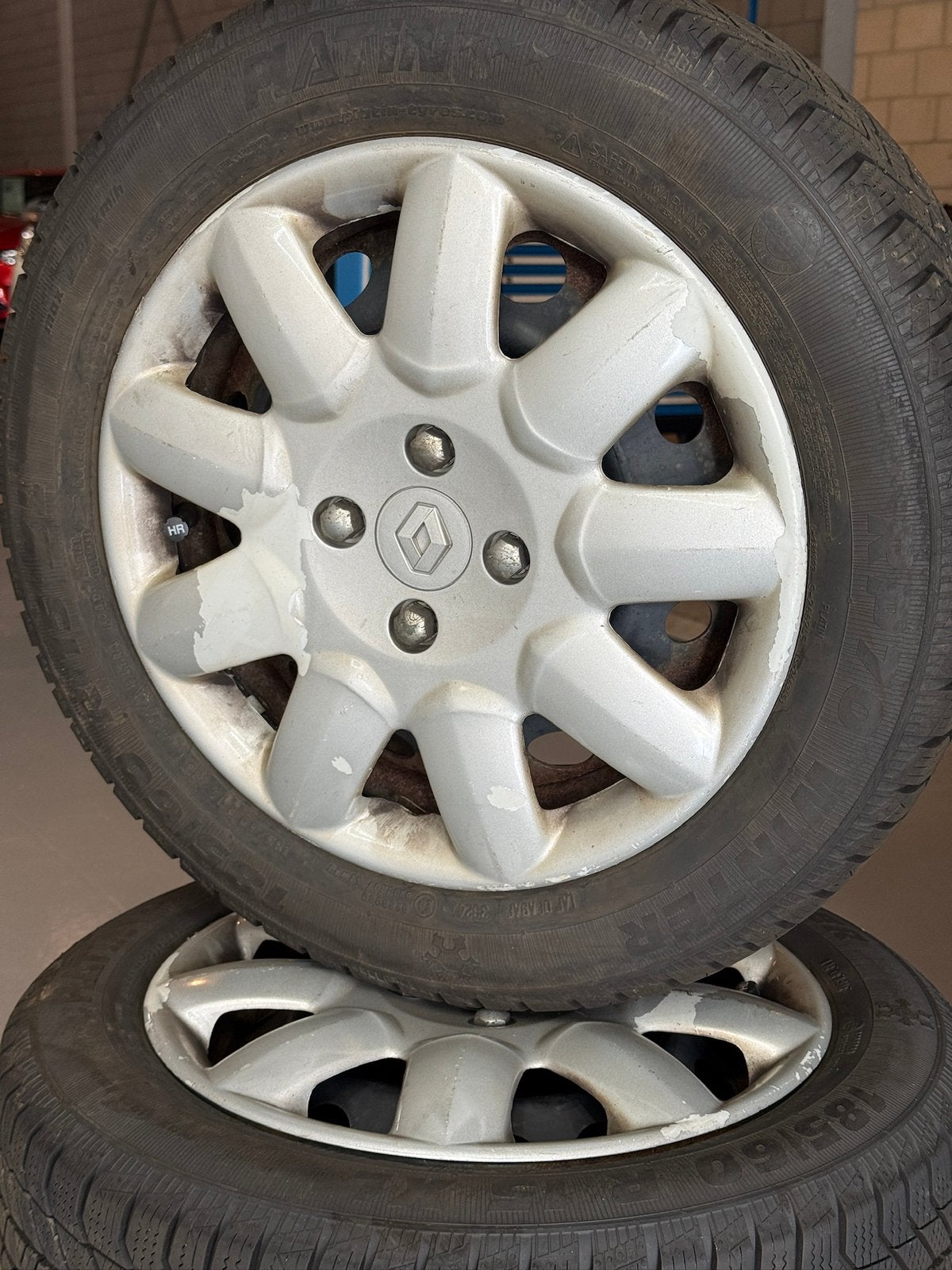 Renault Twingo 2014/2023 Winterbanden+Velgen, Ophalen, Gebruikt, 15 inch, Banden en Velgen