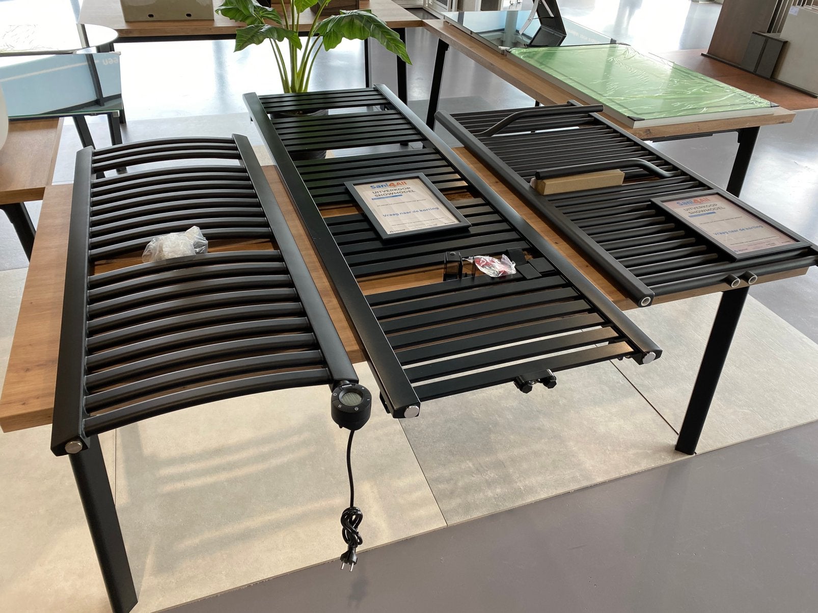 Showroom uitverkoop badkamer spullen, Huis en Inrichting, Badkamer | Complete badkamers, Ophalen, Zo goed als nieuw