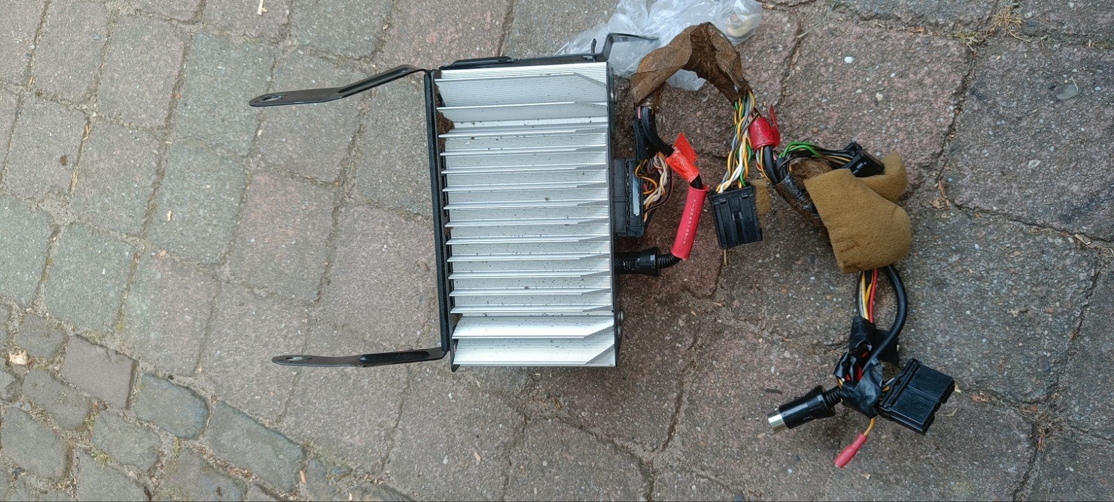 Power amp versterker OEM Volvo 850R V70, Ophalen of Verzenden