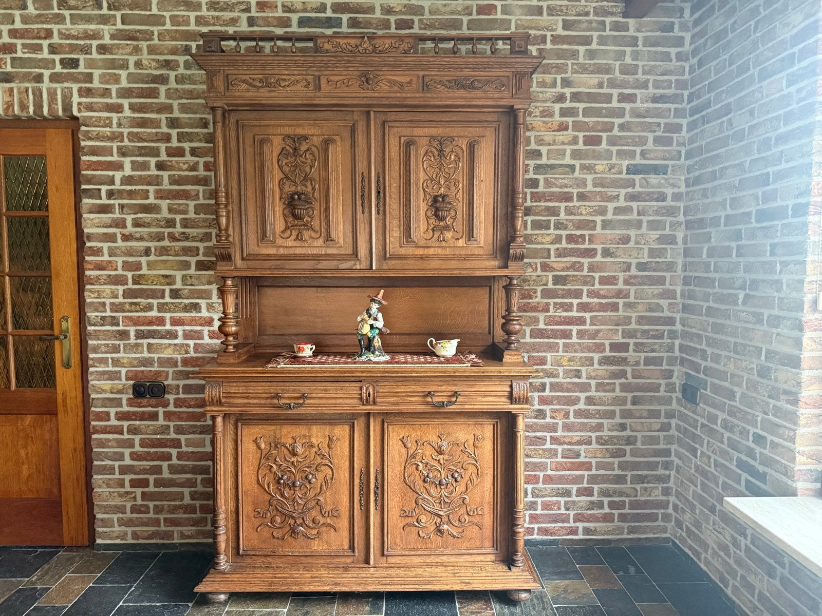 Antieke Eiken Buffetkast met Rijkelijk Snijwerk, Antiek en Kunst, Ophalen