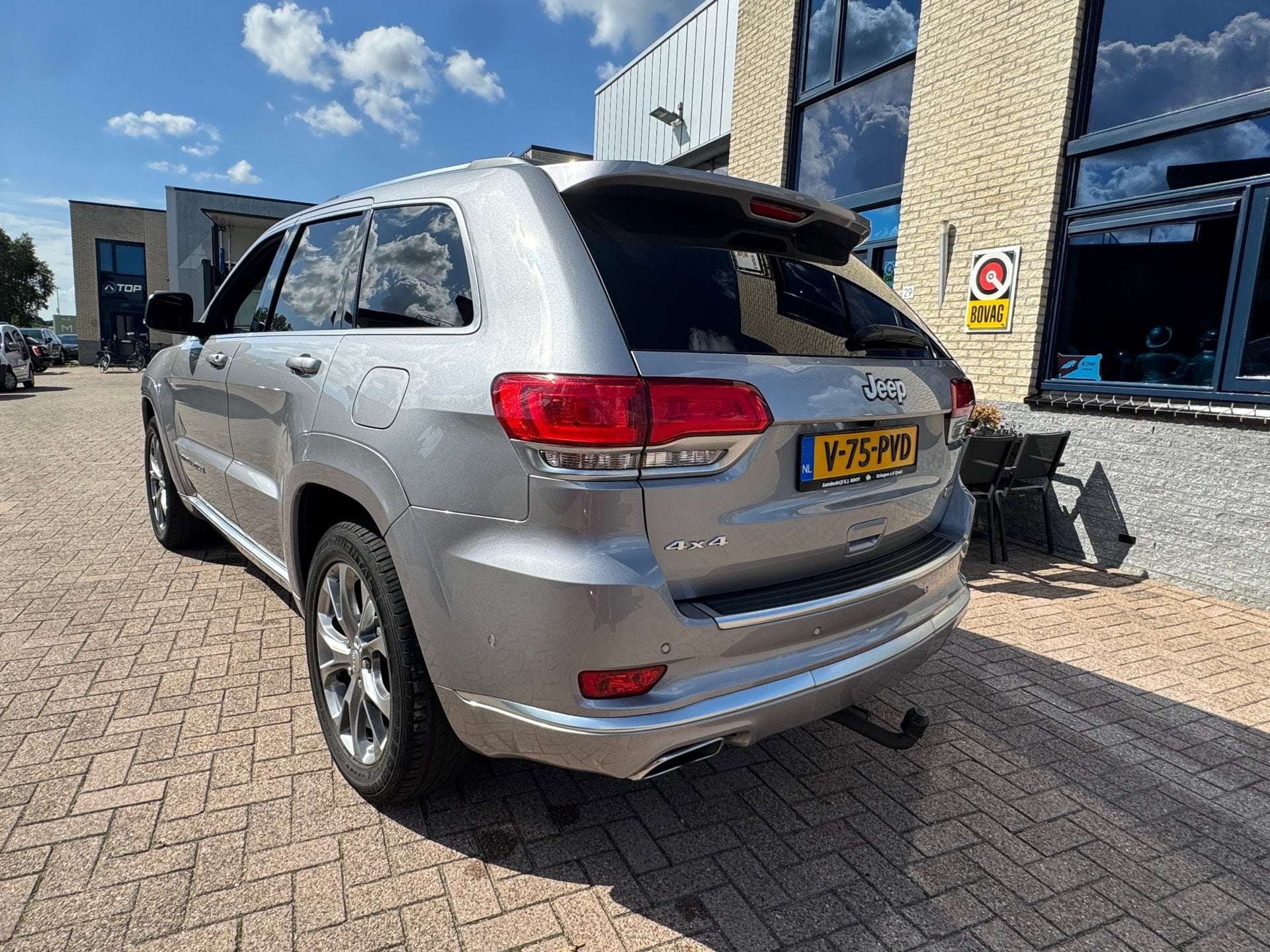 Jeep GRAND CHEROKEE Summit- 4x4 Grijs kenteken-PANO, Auto's, Dealer onderhouden, 2423 kg, Gebruikt, Euro 6