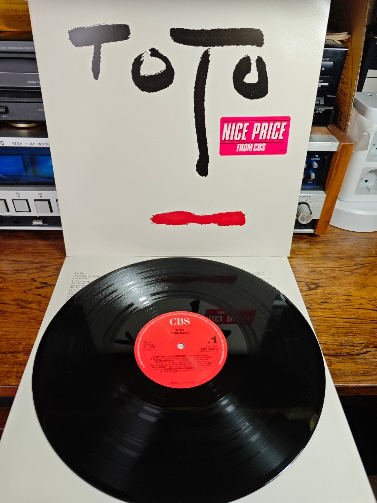 Toto - Turn Back LP (1981) - Poprock vinyl, Cd's en Dvd's, Vinyl | Rock, Gebruikt, Inclusief boekje, 1980 - 1989, Ophalen of Verzenden