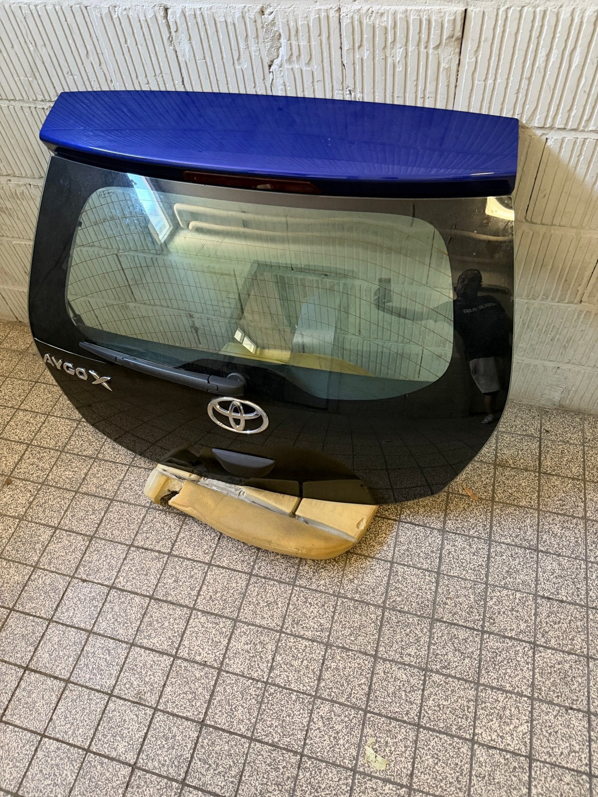 Toyota Aygo X - achterklep Blauw (Gebruikt), Auto-onderdelen, Carrosserie en Plaatwerk, Gebruikt, Achterklep, Ophalen of Verzenden