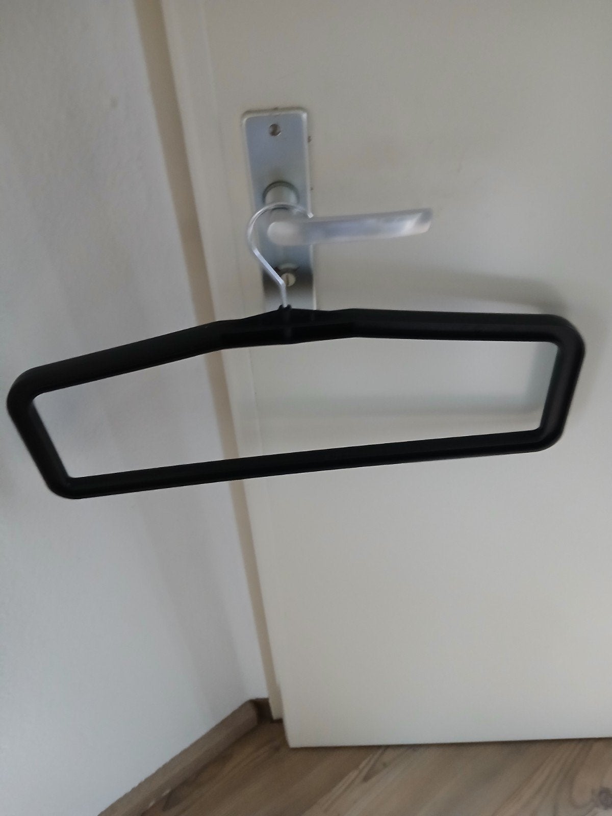 Gratis ! 2 grote hangers voor gordijnen/dekbedden e.d., Ophalen, Kunststof