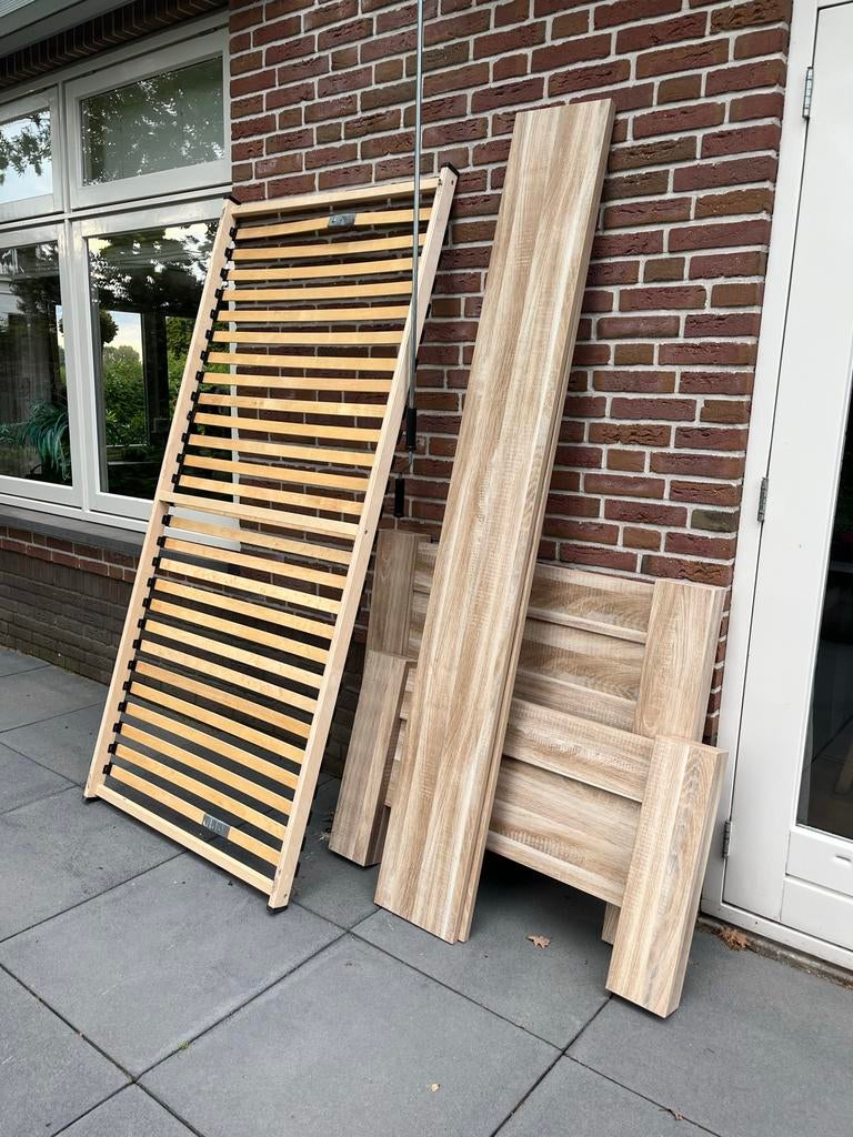 Eenpersoonsbed met lattenbodem en nachtkastje, Ophalen, Gebruikt, 90 cm, Eenpersoons