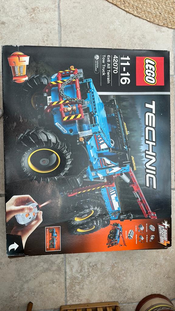LEGO Technic 42070 6x6 All Terrain Tow Truck RC, Ophalen of Verzenden, Zo goed als nieuw