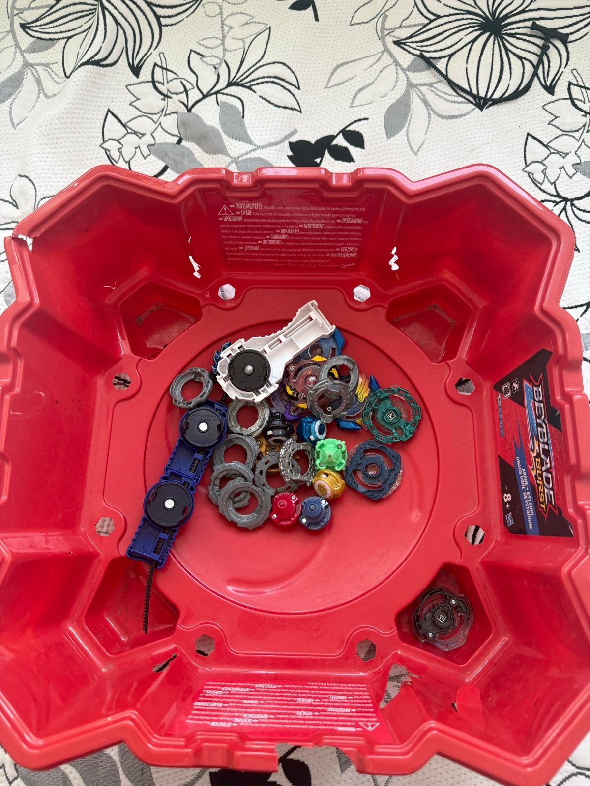 Beyblade Burst Arena met veel Beyblades en accessoires, Ophalen of Verzenden, Gebruikt, Jongen of Meisje