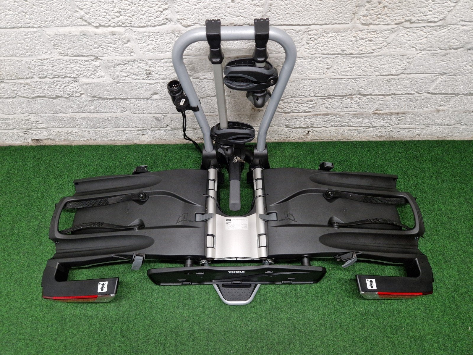 Foto 2 van Nette Thule EasyFold 931 fietsendrager voor 2 E-bikes 60 KG