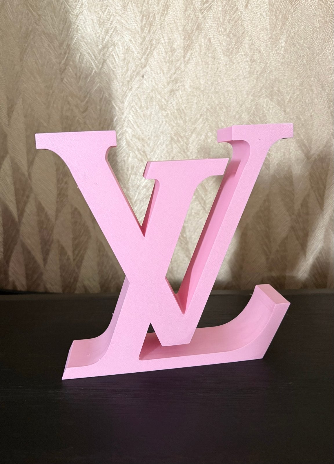 Louis Vuitton logo decoratie, Ophalen of Verzenden, Zo goed als nieuw, Modern, Roze