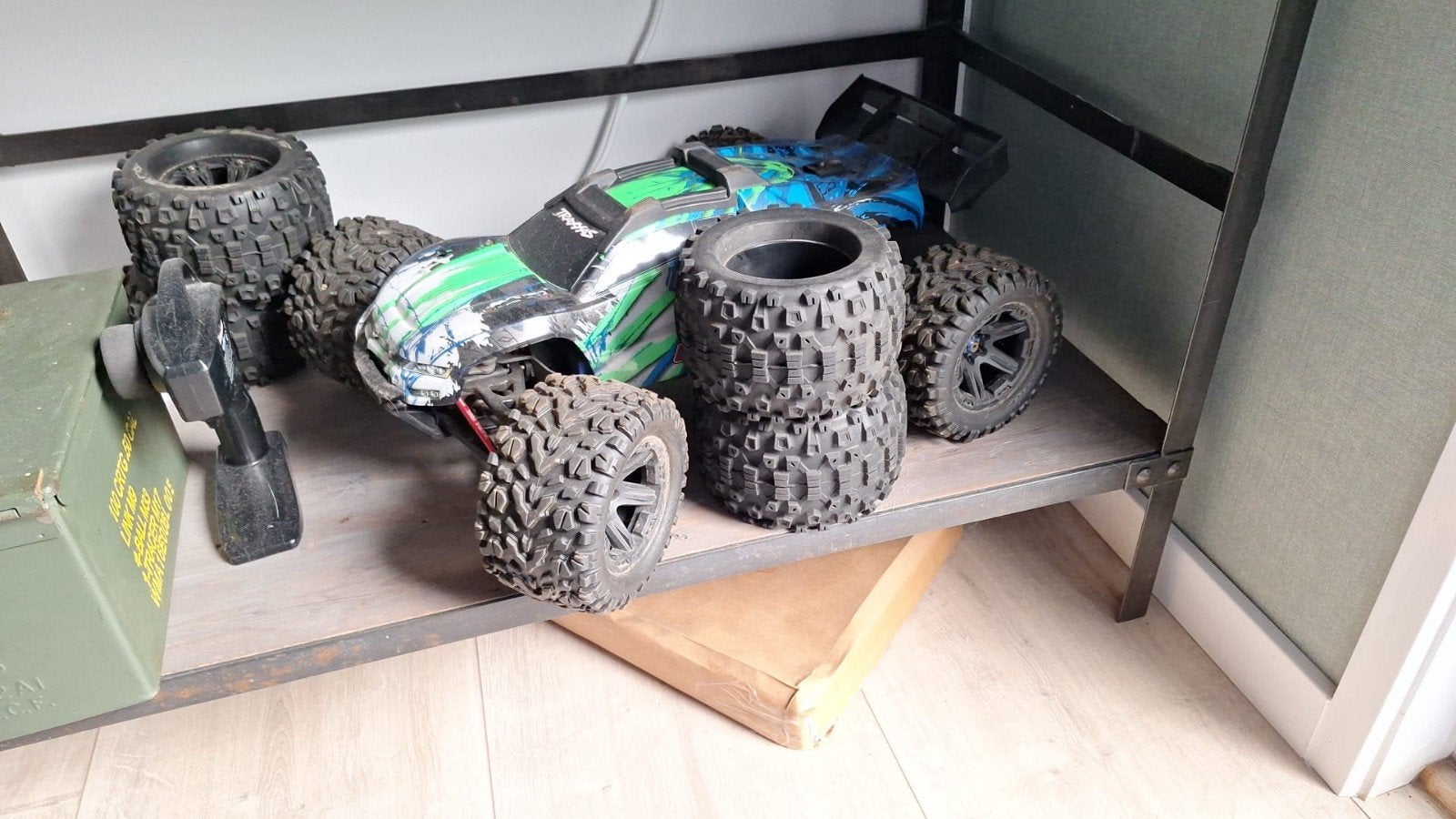 Traxxas e revo 2 RC auto met extra banden en afstandsbedieni, Gebruikt, Auto offroad, RTR (Ready to Run), Overige schalen