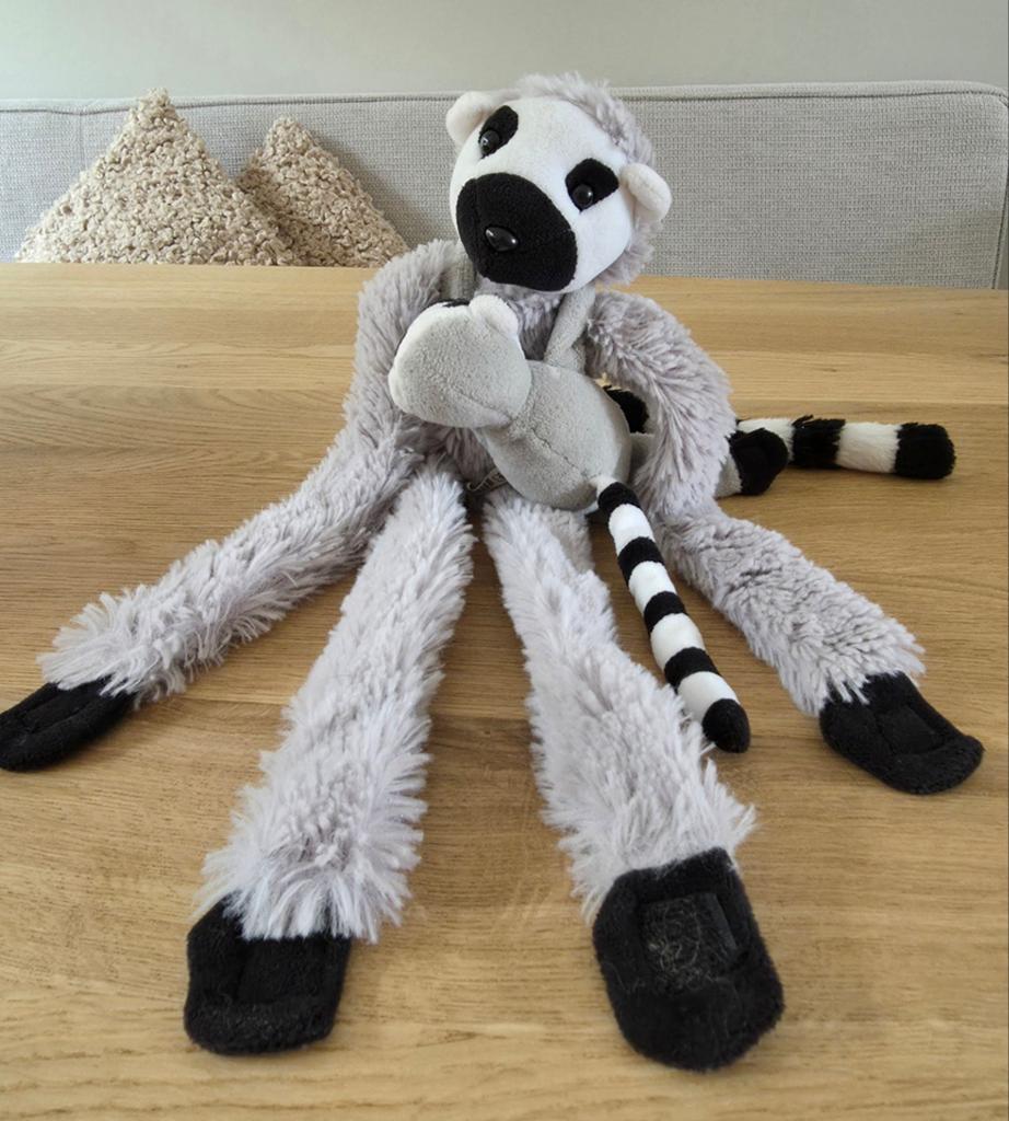 Knuffel aap (maki) met klittenband handen en voeten, Kinderen en Baby's, Speelgoed | Knuffels en Pluche, Ophalen of Verzenden