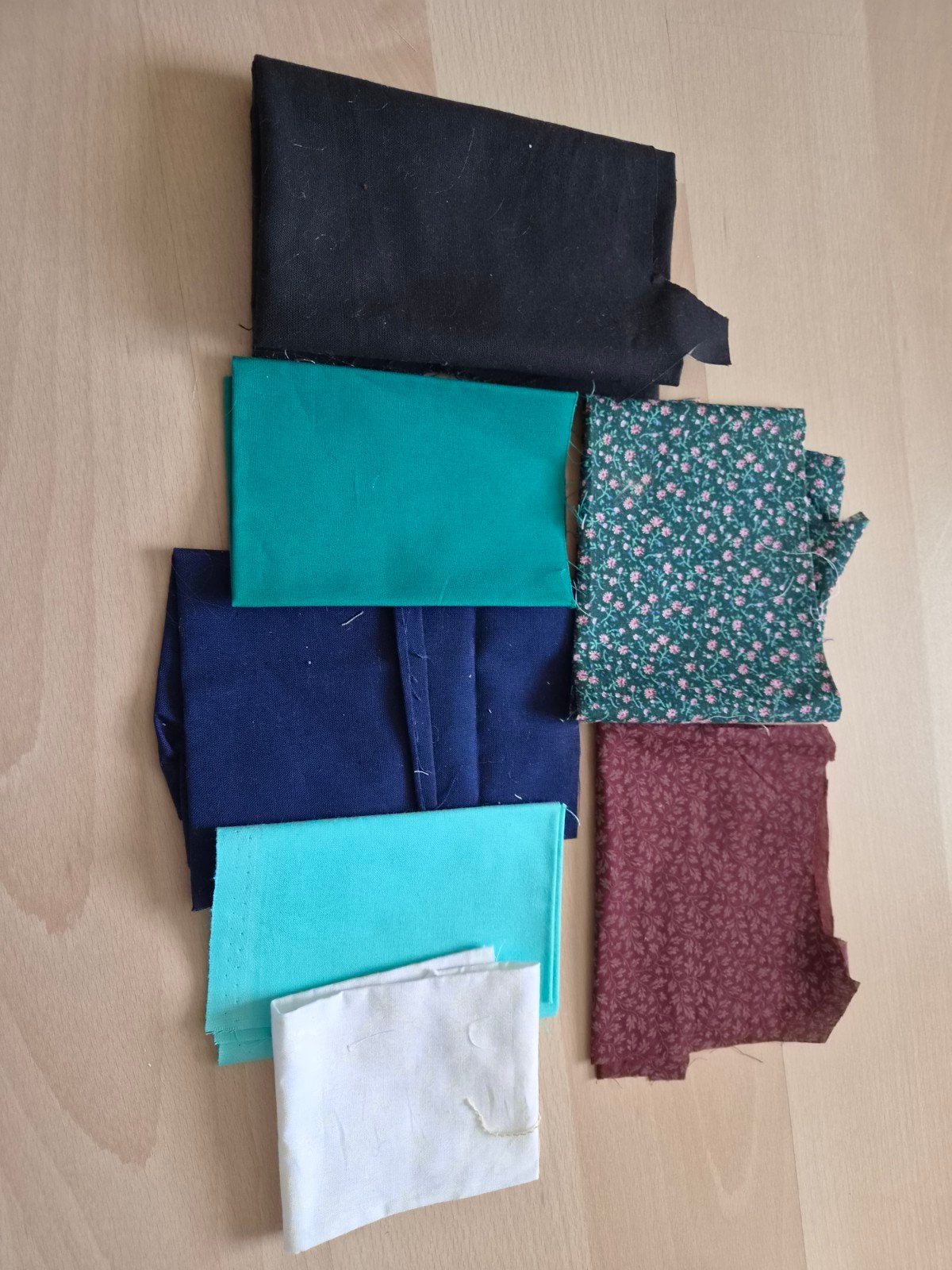 verschillende kleine lapjes stof, Ophalen of Verzenden, Poppenhuis