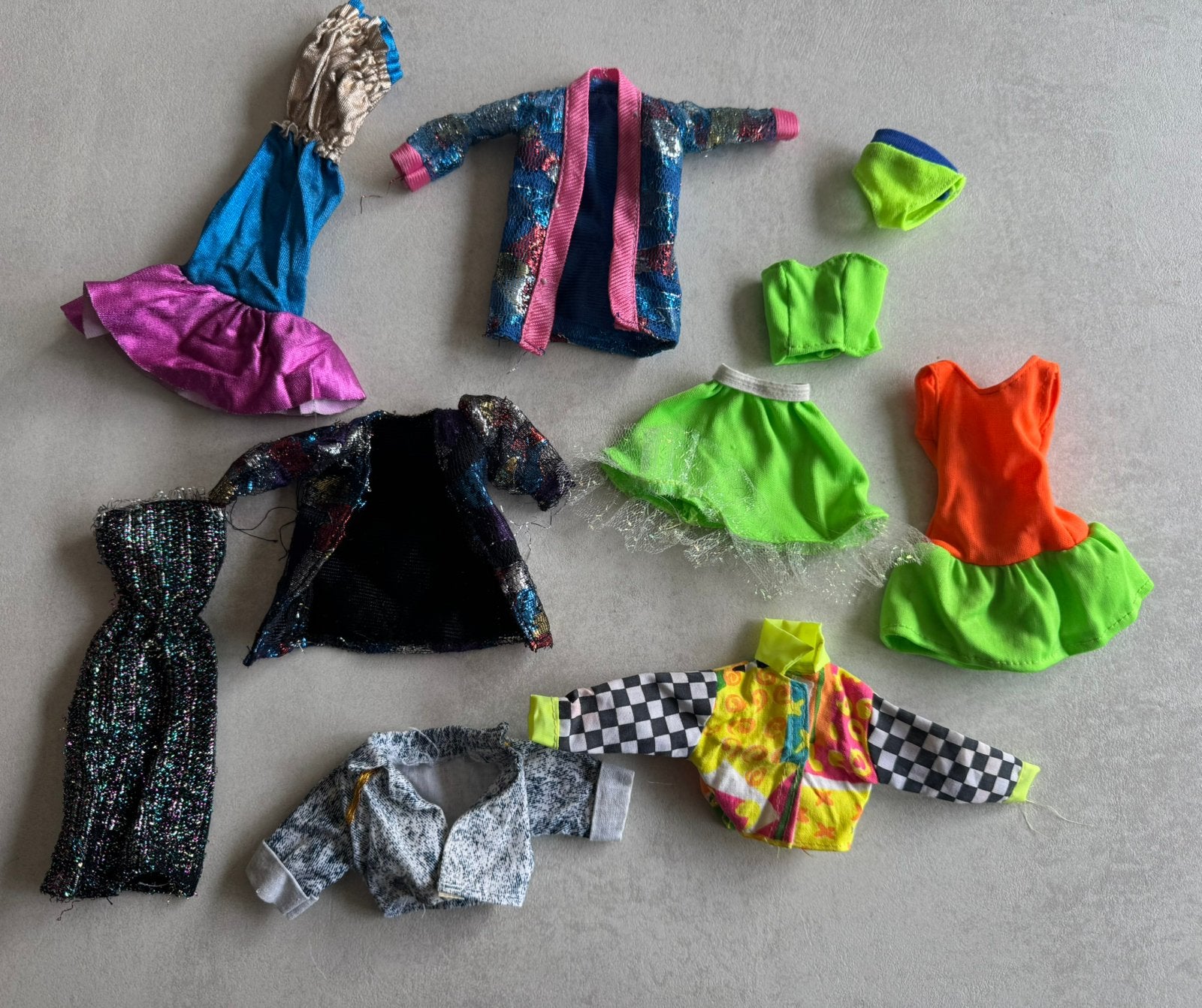 Barbie clone kleding jaren 80 geen mattel, Verzamelen, Ophalen of Verzenden, Gebruikt, Kleertjes