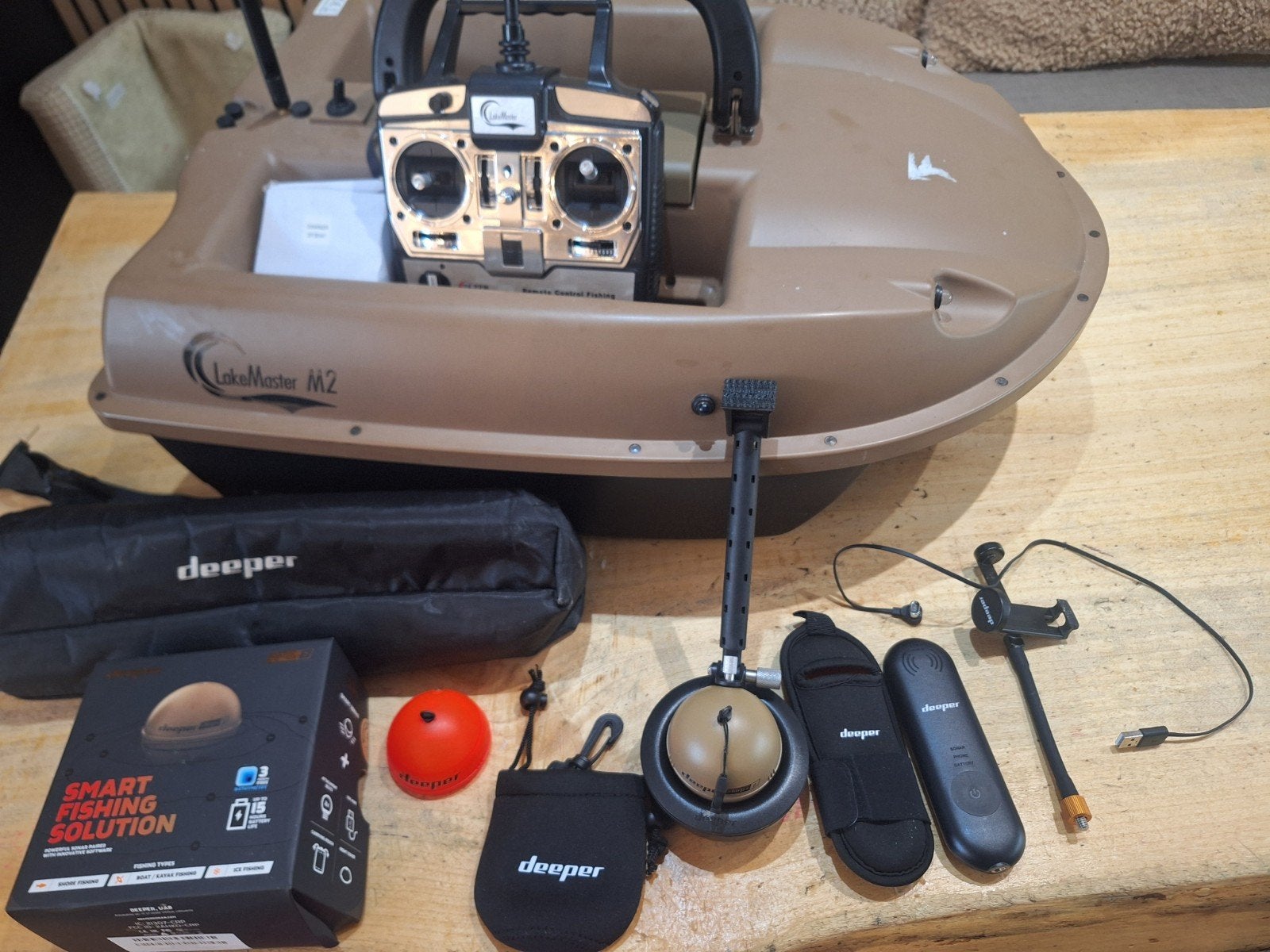 voerboot lakemaster M2 inclusief Deeper chirp +2 met uitbrei, Ophalen, Zo goed als nieuw, Overige typen