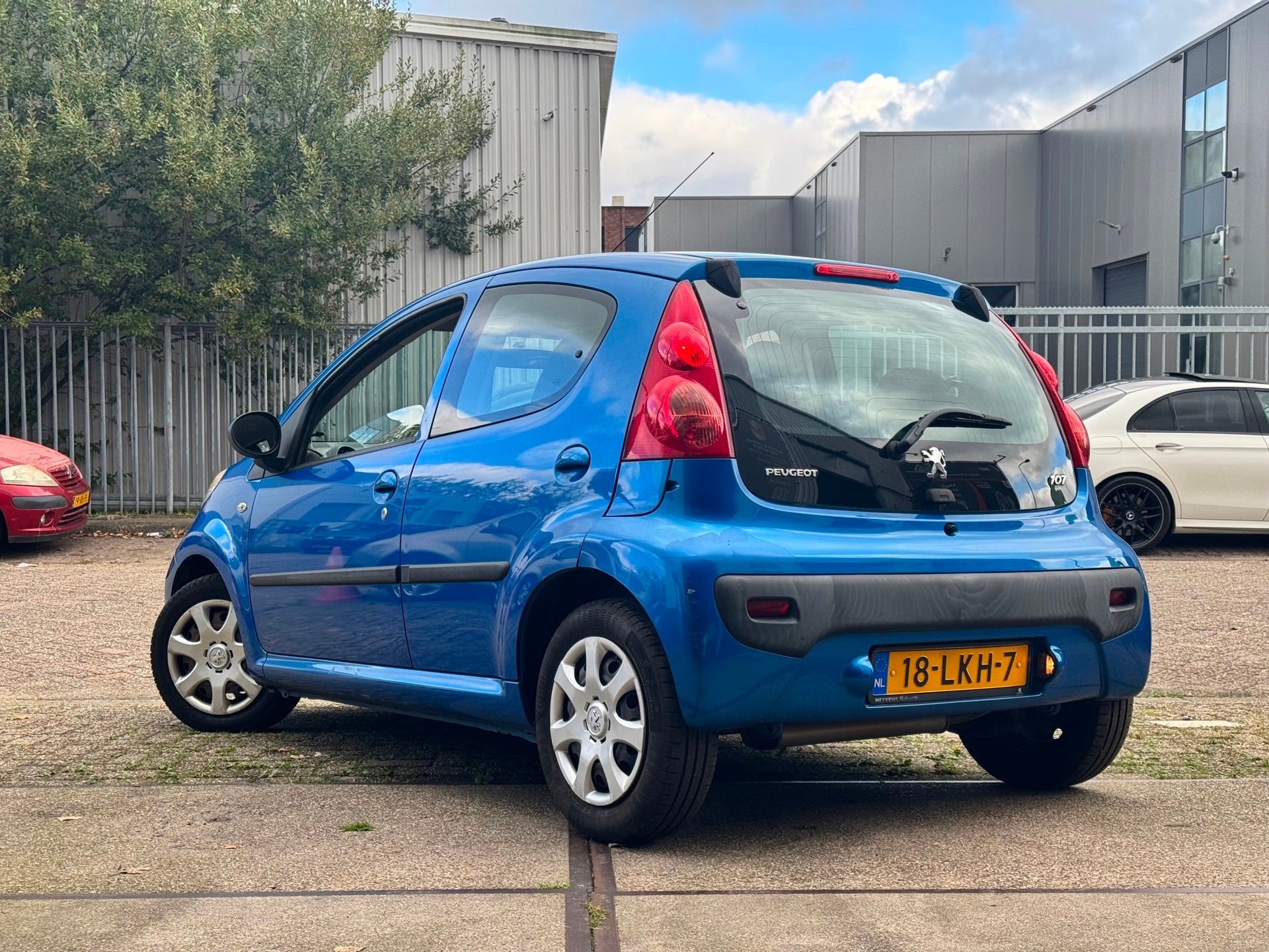 Peugeot 107 1.0 | AUTOMAAT | AIRCO | ELEKTRISCHE RAMEN | LAG, Auto's, Stof, Gebruikt, Met garantie (alle), 68 pk