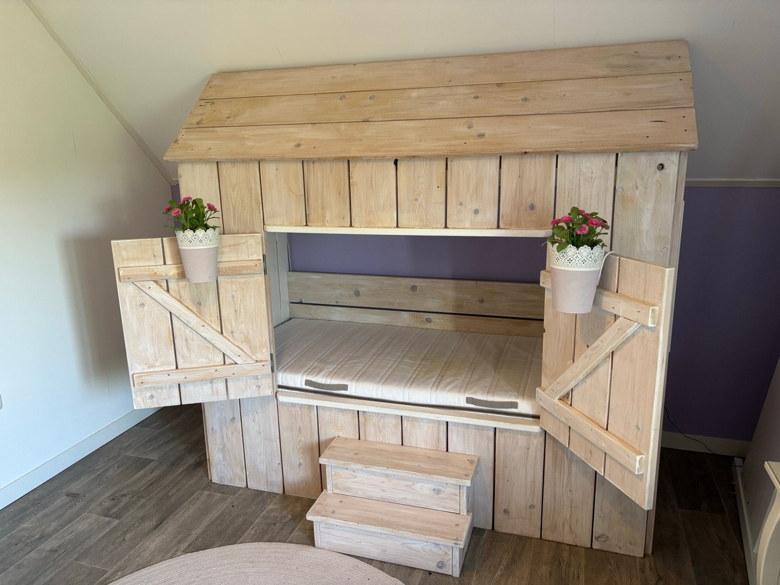 Uniek handgemaakt kinderhuisbed - Zo goed als nieuw, Ophalen, 90 cm, Eenpersoons, 160 tot 180 cm