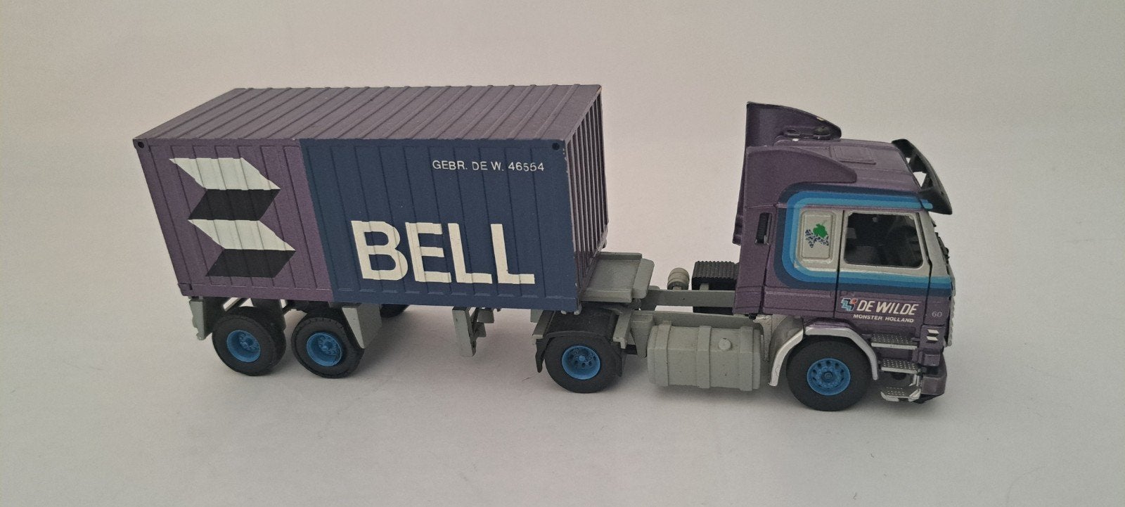 Tekno: Volvo 143M met 20ft BELL containeroplegger, Hobby en Vrije tijd, Modelauto's | 1:50, Ophalen of Verzenden, Gebruikt, Bus of Vrachtwagen